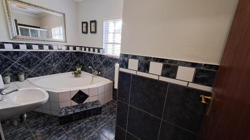 4 Bedroom Property for Sale in Albertinia Western Cape